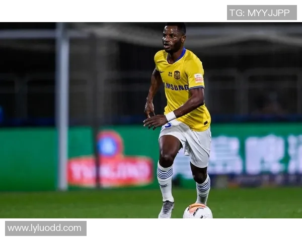 欧洲足坛巨星转会动态引发关注豪门球队争夺战全面升级